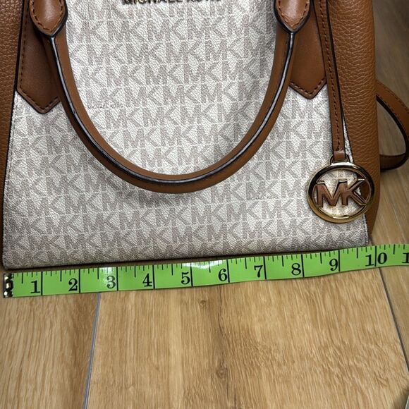 Michael kors bag New with out tags - Picture 12 of 14